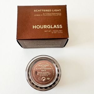 Hourglass Scattered Light Glitter Eyeshadow in Ray
